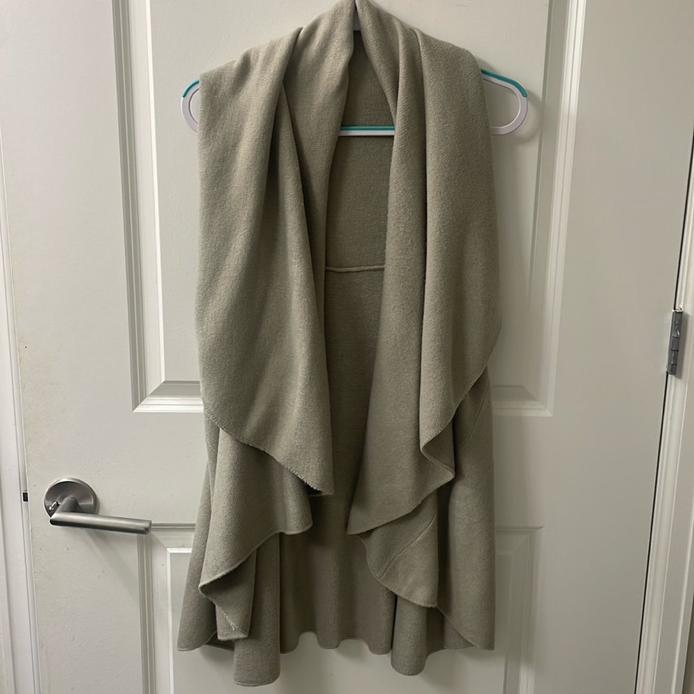 Flow vest/cardigan one size